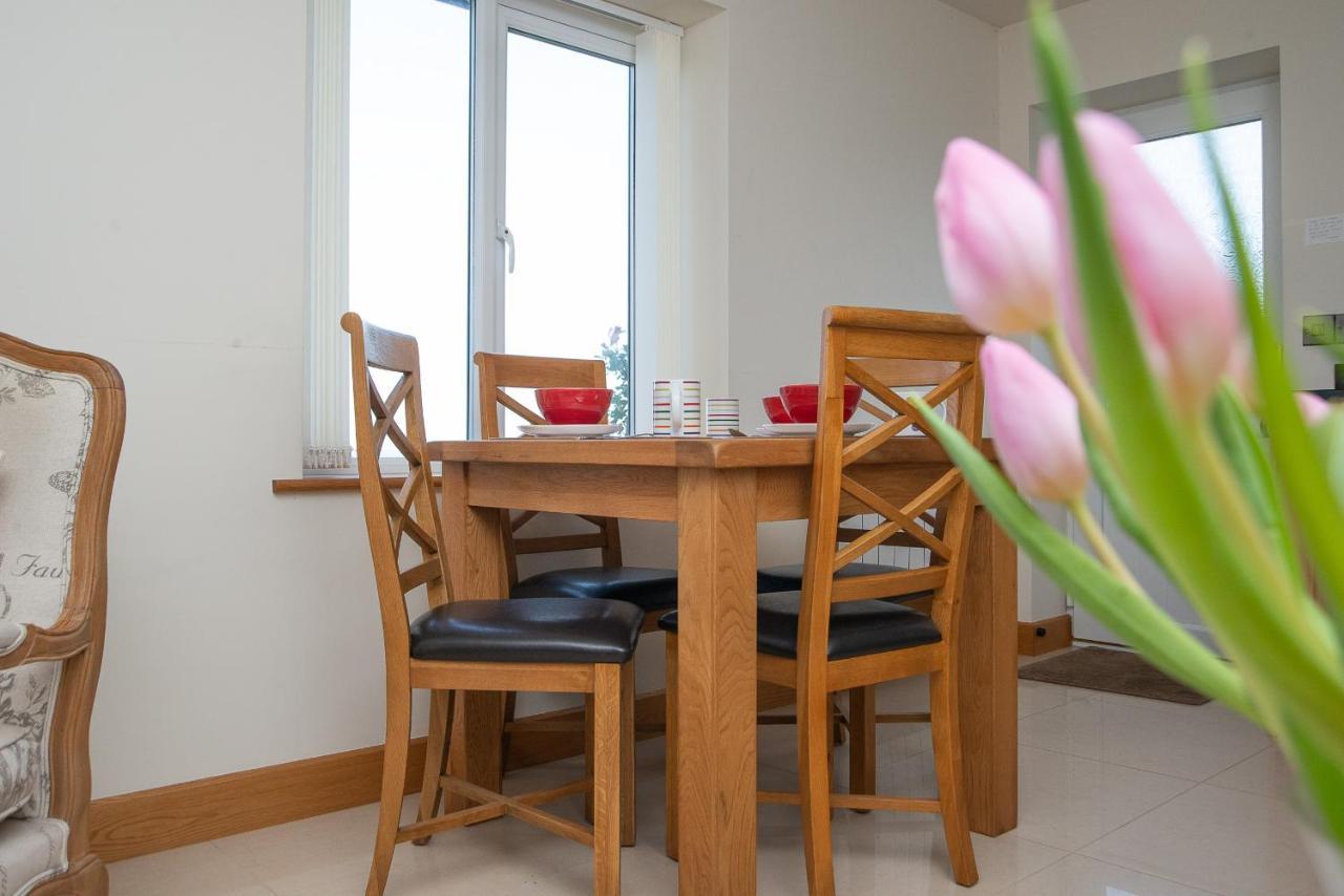 Finest Retreats - Sea Views Cottage Престатин Экстерьер фото